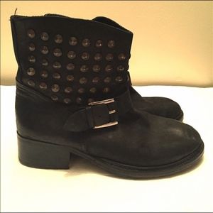 Lola Cruz Biker Boots